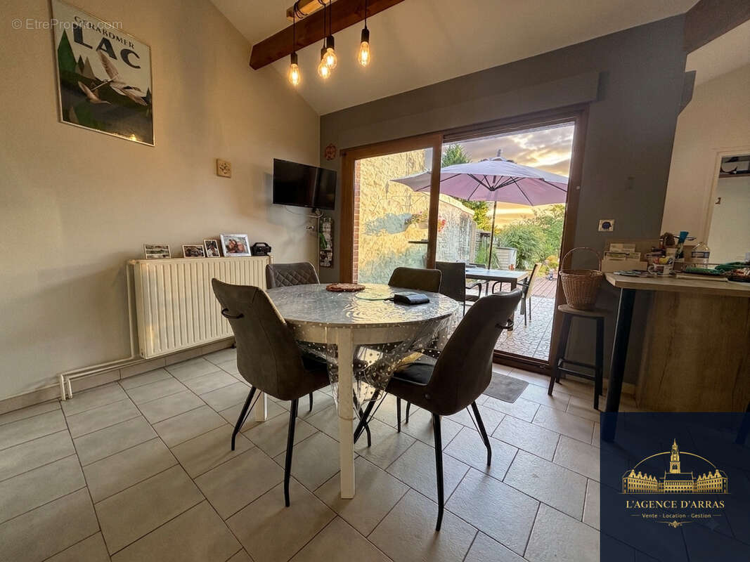 NOUVEAUTÉ- Maison familiale arrière gare- Volumes, Luminosité et beau Jardin - photo 6