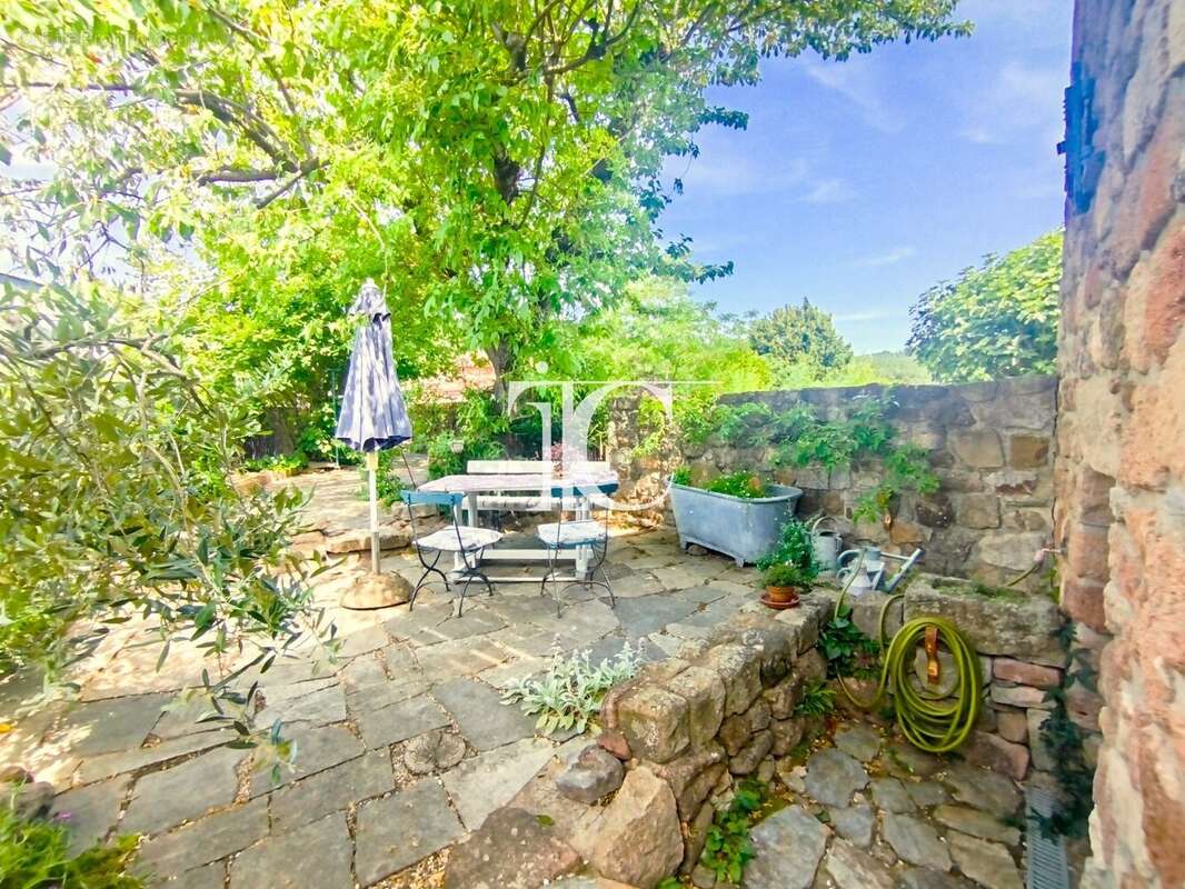 Exclusivité  authentique maison de hameau en pierre avec deux jardins attenants * car port * 10 minuters des commodites * - photo 34