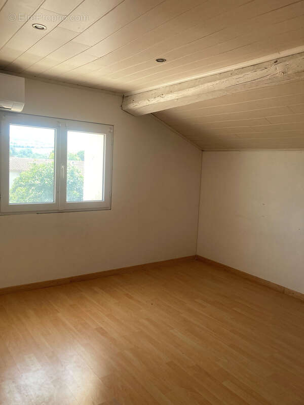 Axe Carcassonne Limoux, dans village, maison avec jardin, 4 chambres,  garage, et piscine intérieure. - photo 19
