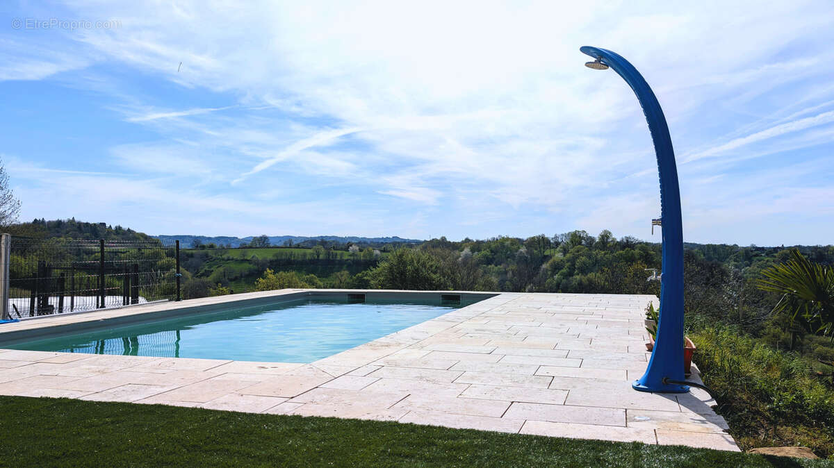 Maison à MAYRINHAC-LENTOUR