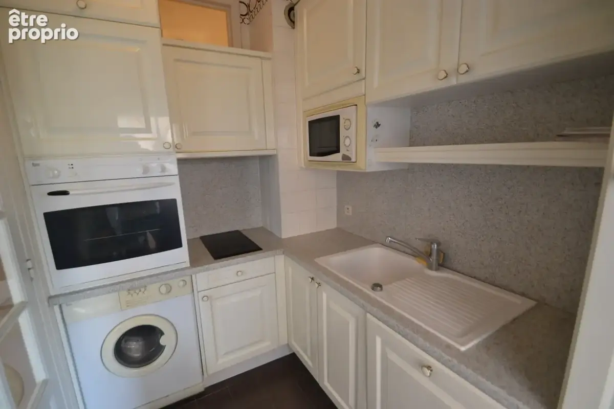 Juan les pins centre beau studio 31 m2 cave parking sous sol - photo 3