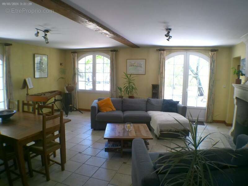 CHATEAUBERNARD A Vendre Maison 8 Pièces avec Studio 2 Pièces - photo 7