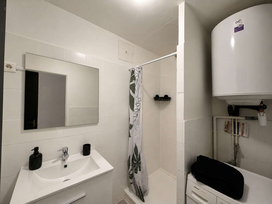 Appartement à LES ROCHES-DE-CONDRIEU