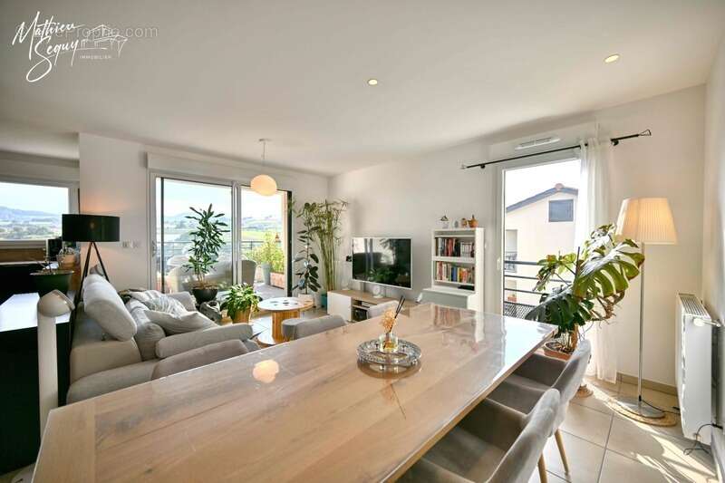 Appartement à THURINS