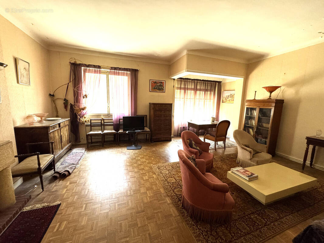 Appartement à MARSEILLE-2E