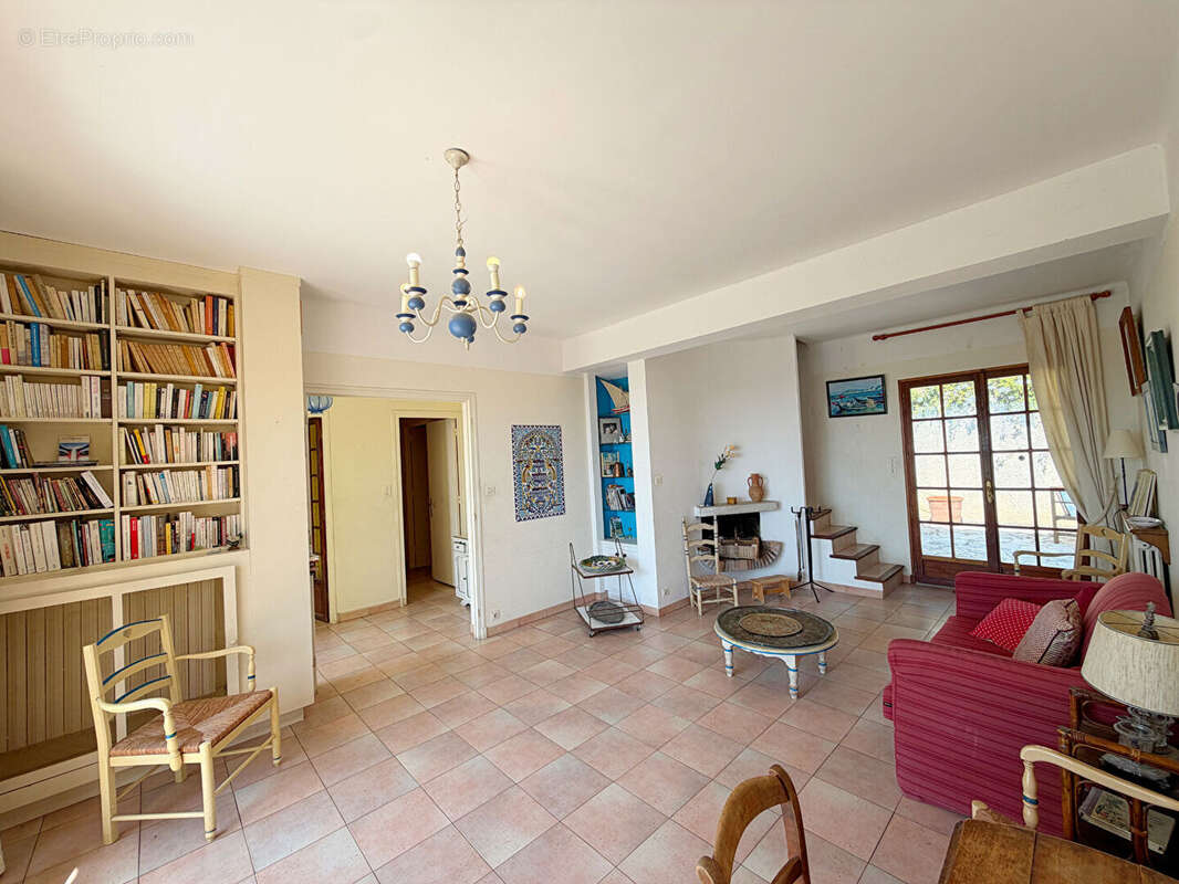 Maison Carqueiranne 6 pièce(s) 155.47 m2 - CARQUEIRANNE Vue Mer Panoramique - photo 3