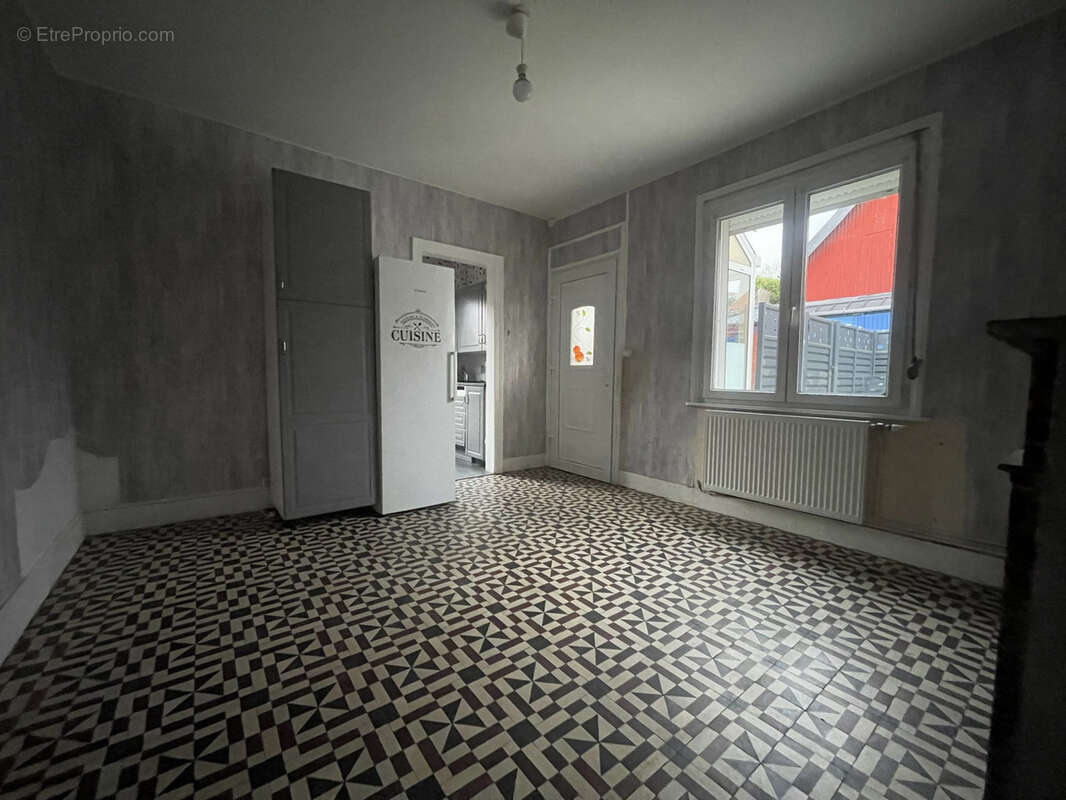 Maison à CROISILLES