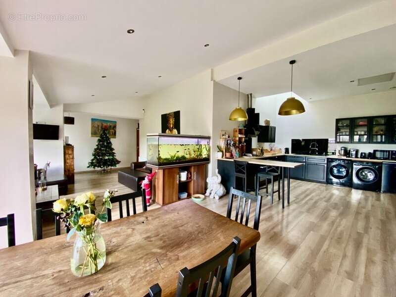 Maison à SAINT-CAPRAIS-DE-BORDEAUX