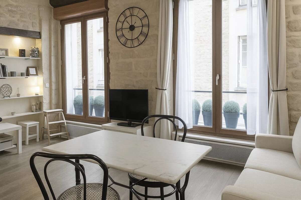 Appartement à PARIS-3E