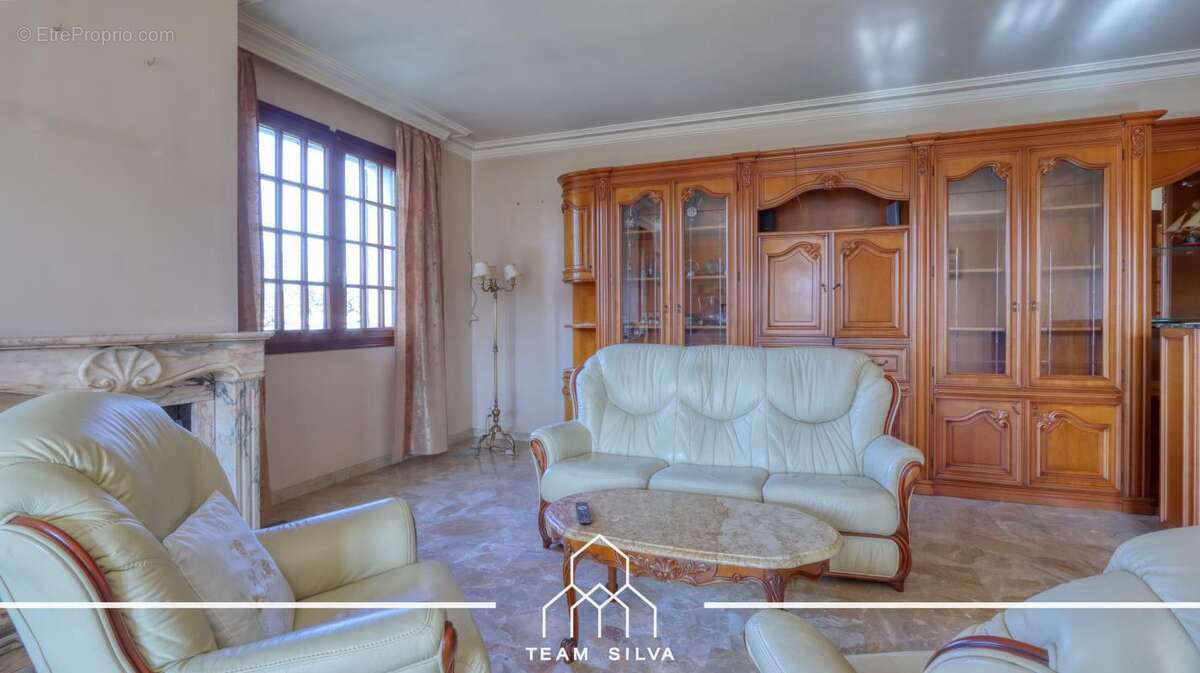 Maison à CHARLY