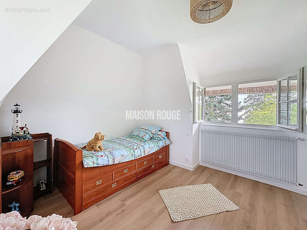 Maison à LE MESNIL-SAINT-DENIS