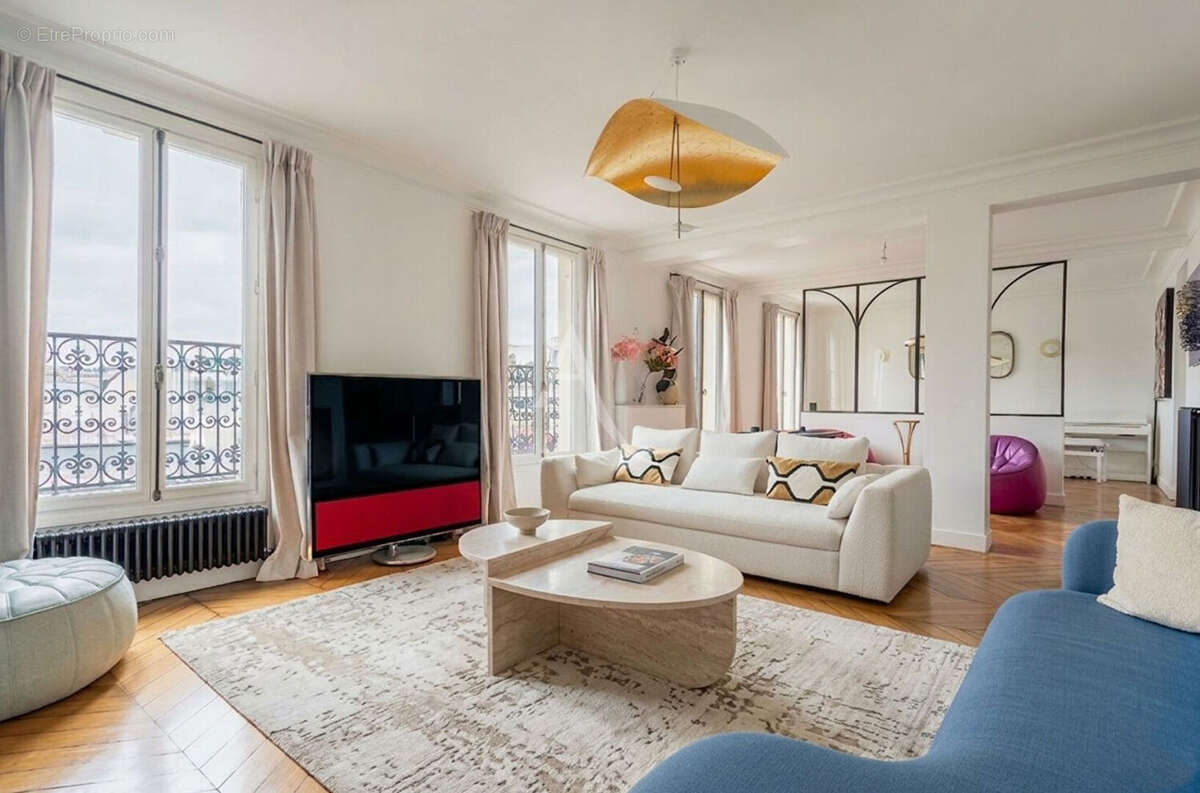 Appartement à PARIS-7E