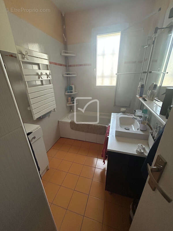 Maison de plain pied  - 150m2 - 5 chambres+ bureau et salle de jeux - 4150m2 de terrain et bois. - photo 10