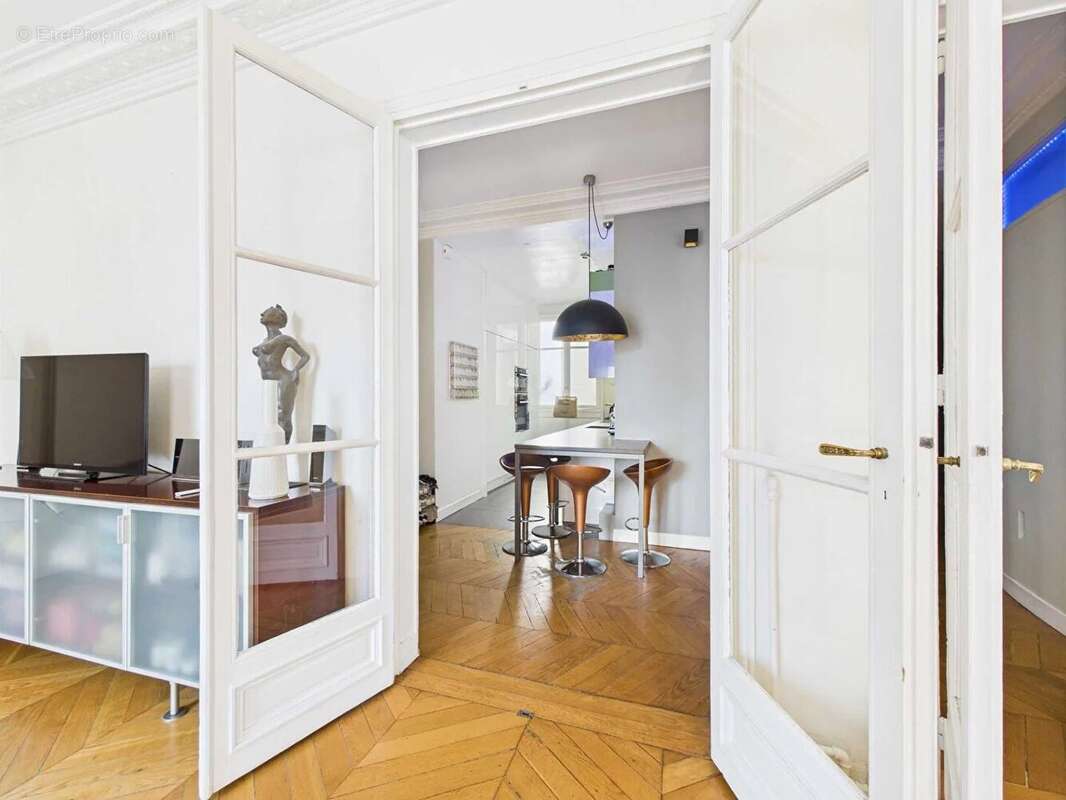 Appartement à PARIS-17E