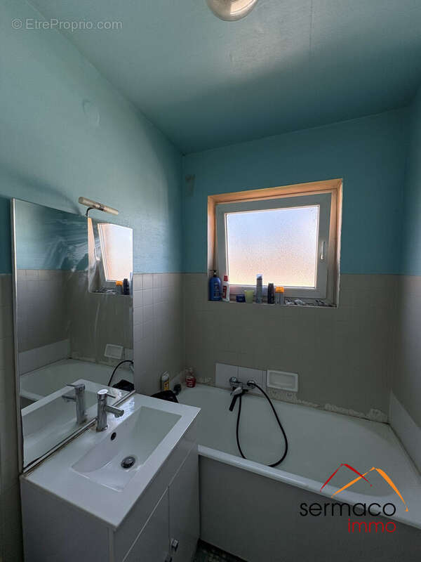 Salle de bain - Appartement à SARREGUEMINES