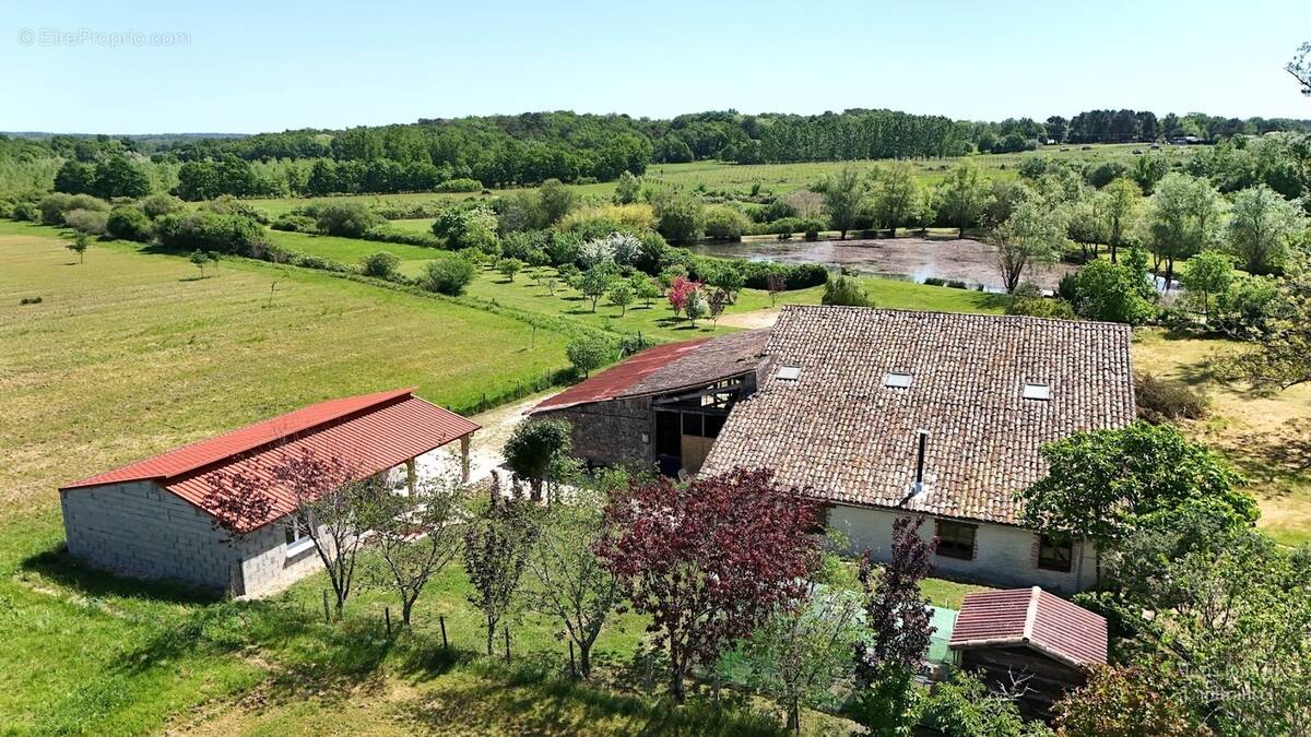 Maison à VILLEFRANCHE-DE-LONCHAT