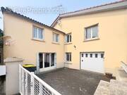 Maison à MONTFAUCON-MONTIGNE