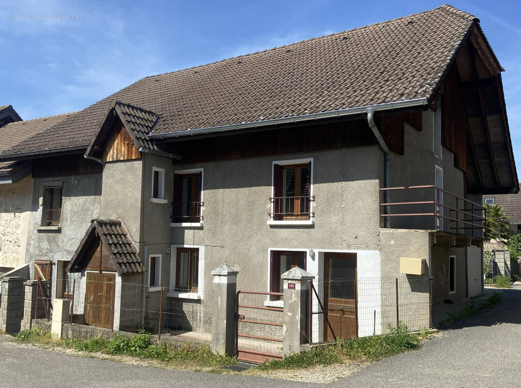 Maison à YENNE