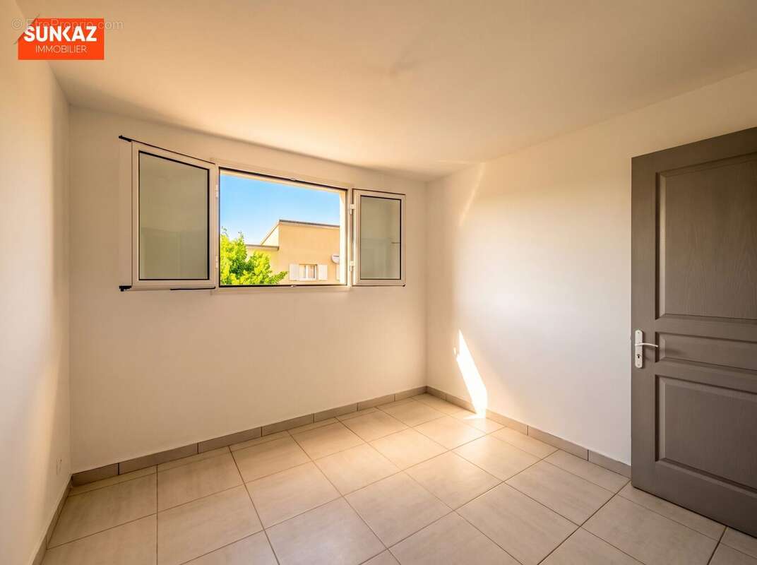 Maison 84 m² à Saint-Louis  - photo 5