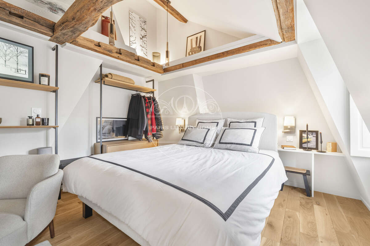 Appartement à PARIS-1E