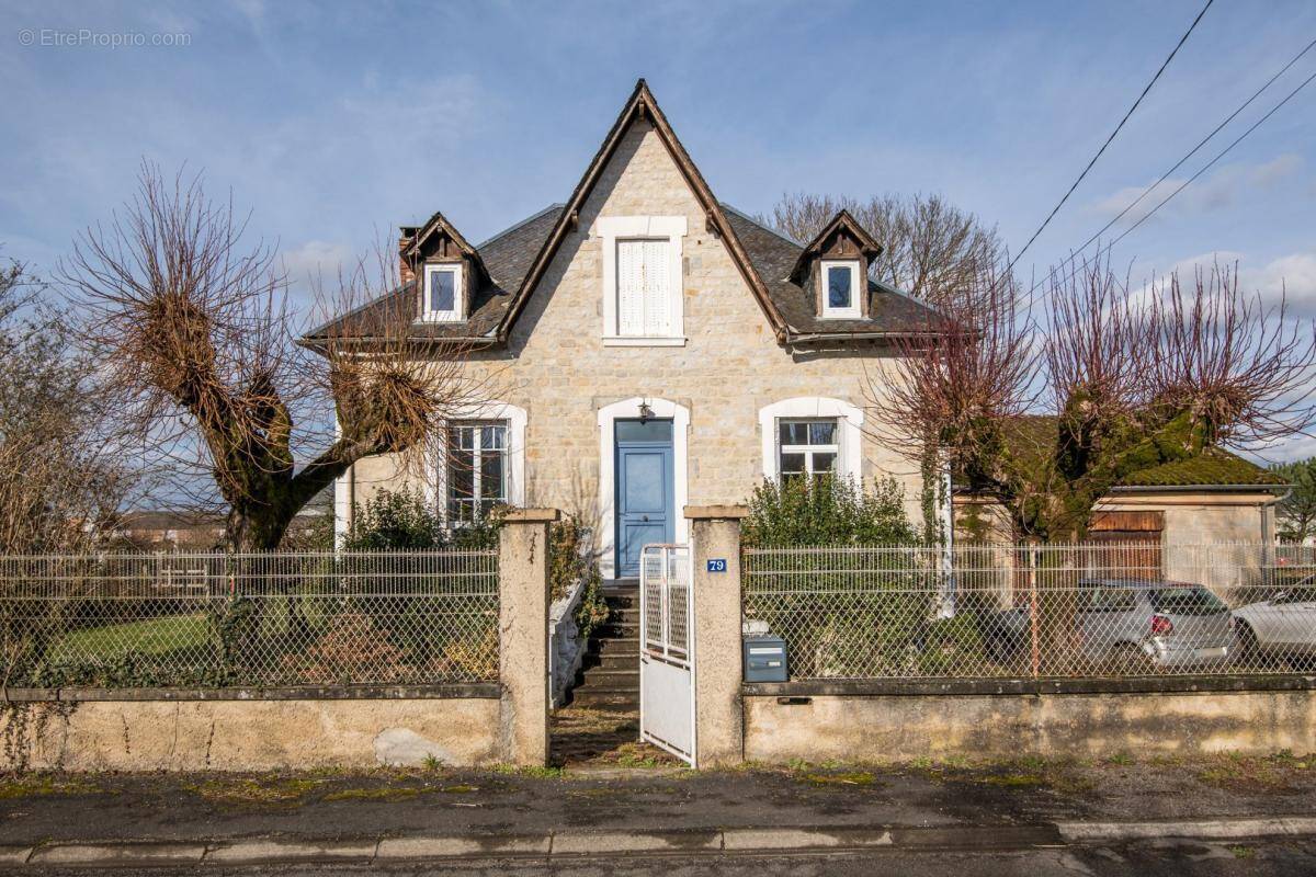 Maison à BIARS-SUR-CERE