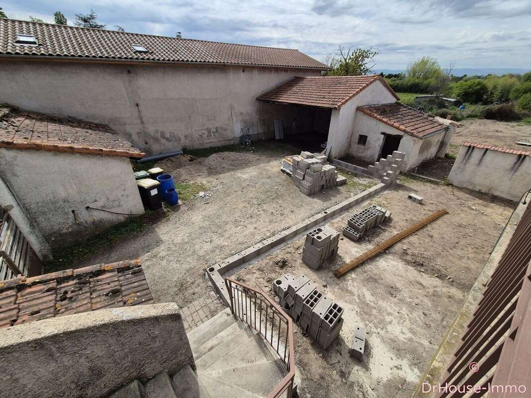 Appartement à VEAUCHE