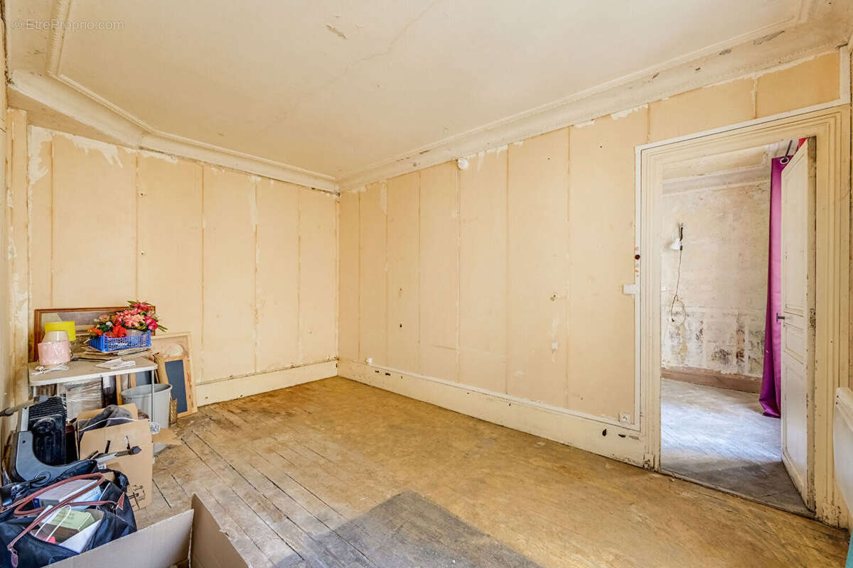 Paris 18ème - Rue Ordener - T2 de 38 m² à fort potentiel - photo 10