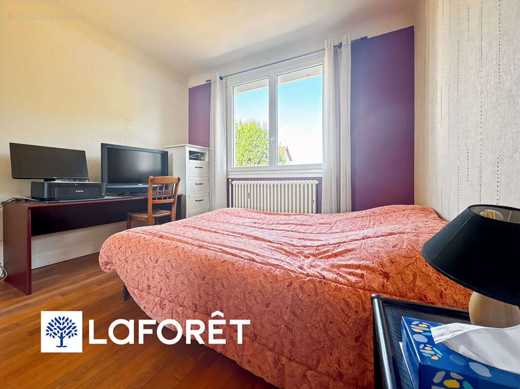 Maison à SAINTE-GENEVIEVE-DES-BOIS