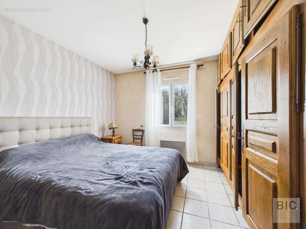 A vendre jolie maison à faible émission avec grand jardiin, atelier, garage et piscine - photo 12