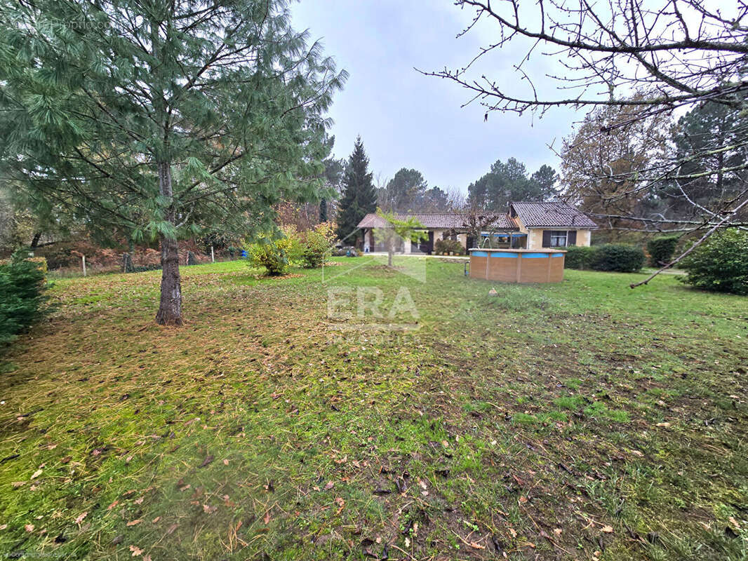 Maison à EGLISE-NEUVE-D&#039;ISSAC