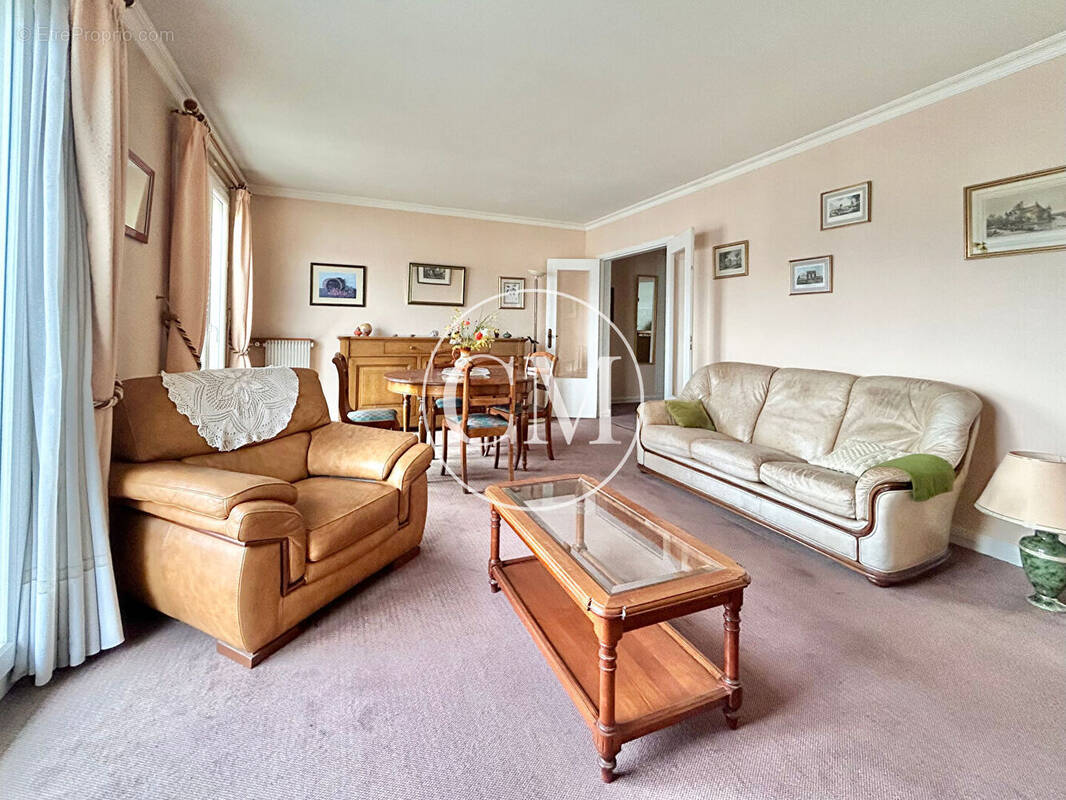 Appartement à BUC