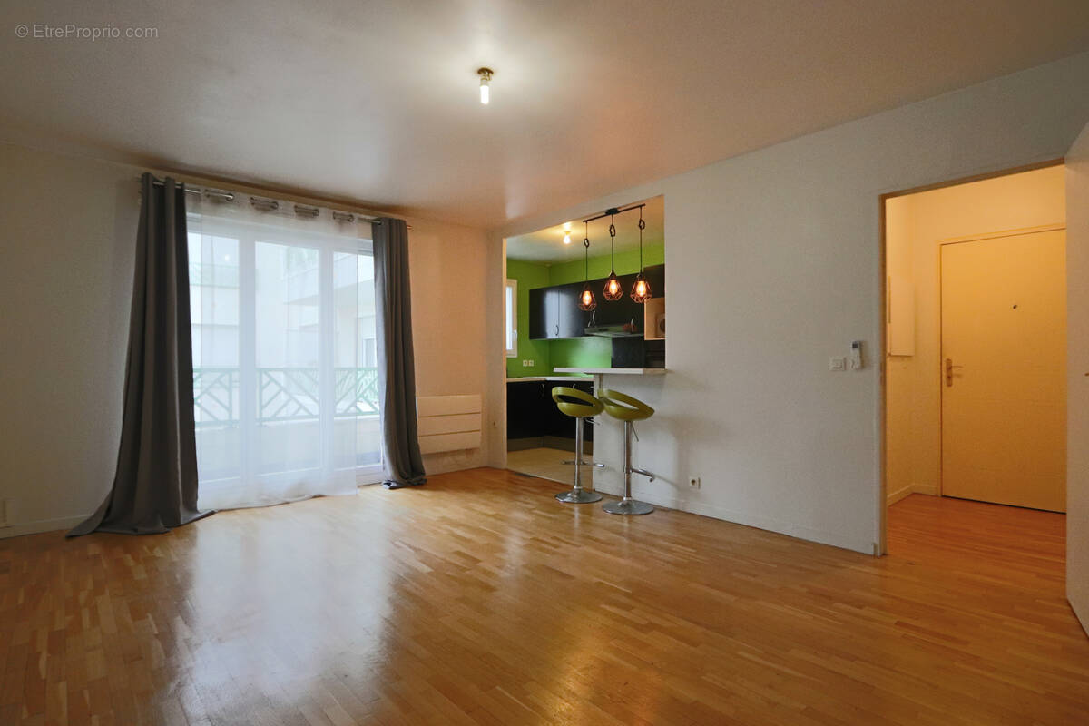 Appartement à LES PAVILLONS-SOUS-BOIS