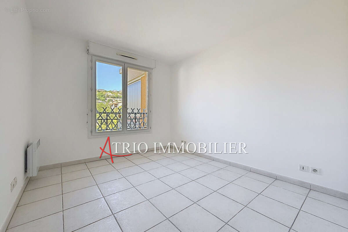 Appartement à SAINT-LAURENT-DU-VAR