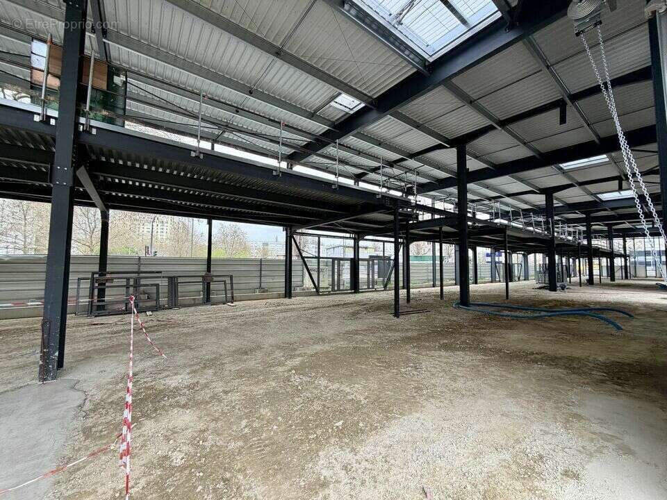 Autre à STAINS