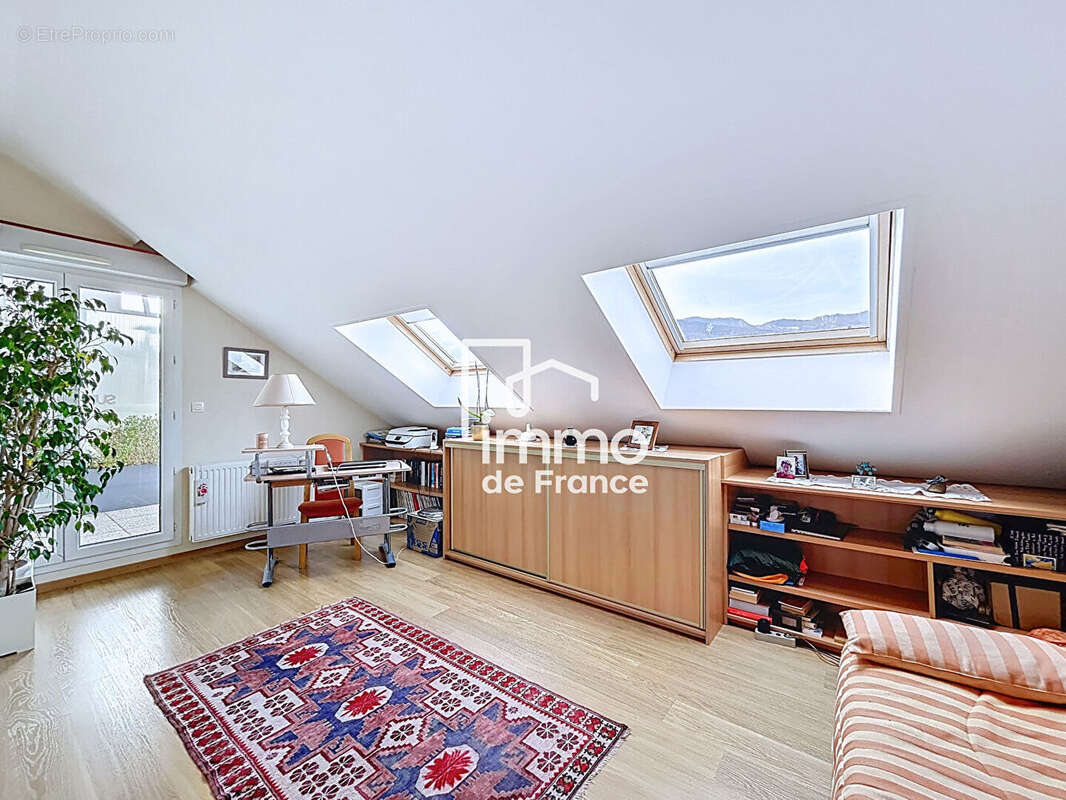 Appartement à CESSY