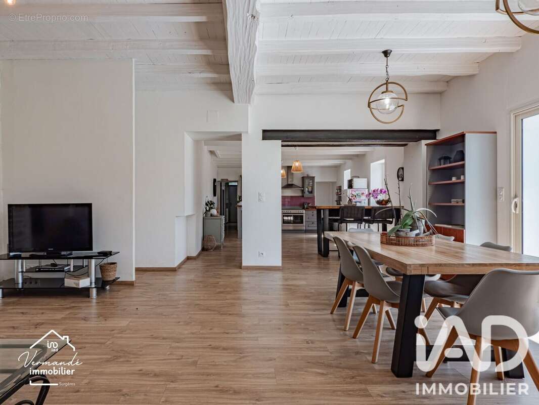 Maison 265 m² à Tonnay-Boutonne  - photo 2