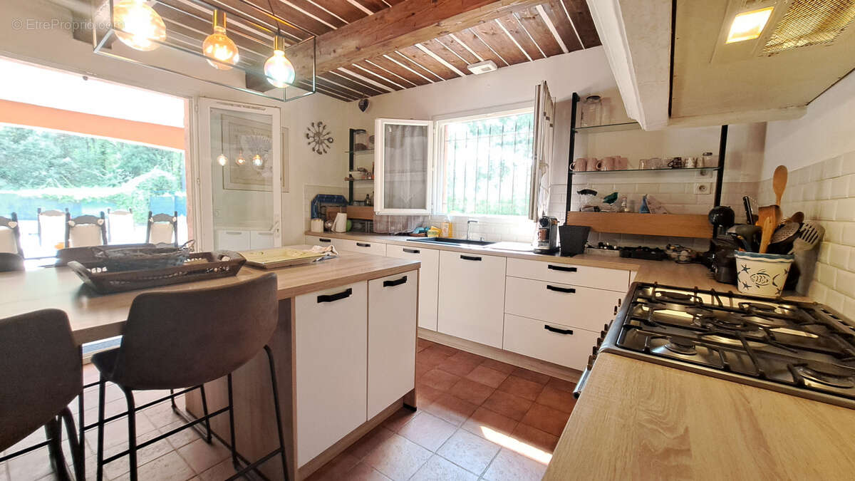 Très belle villa, 240m2 de plain pied au calme. - photo 7