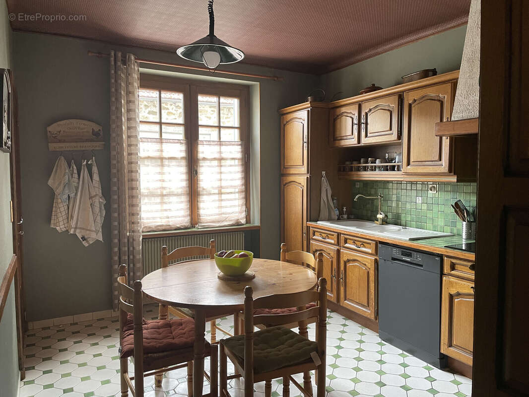 Maison à SAUVIAT-SUR-VIGE