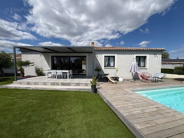 Maison à VACQUIERES