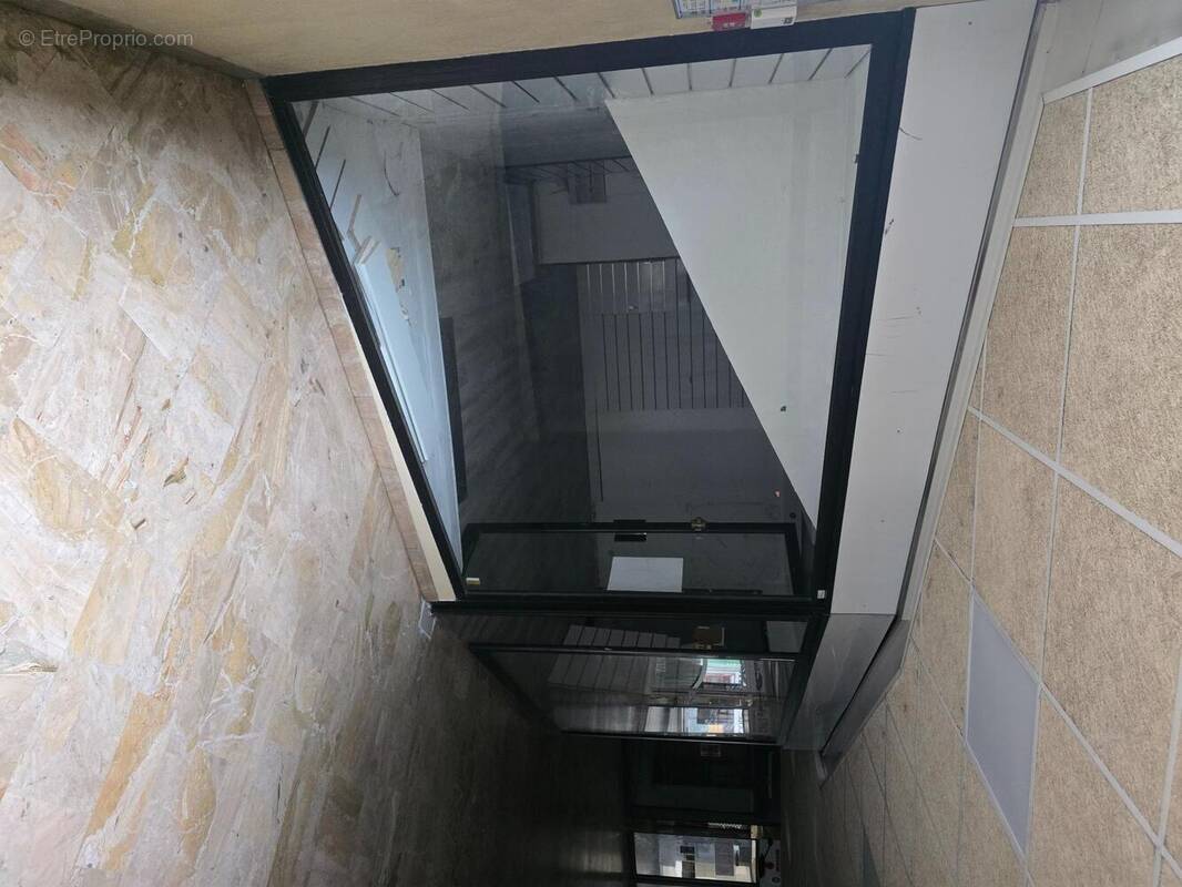 Photo 1 - Parking à COMPIEGNE