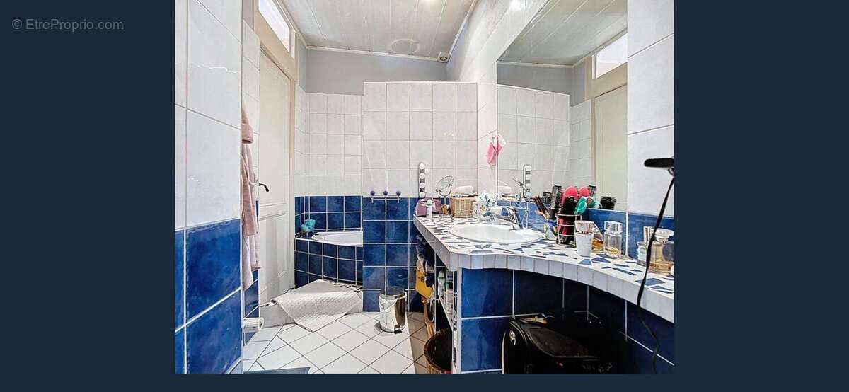 Salle de bains  - Appartement à VILLEFRANCHE-SUR-SAONE