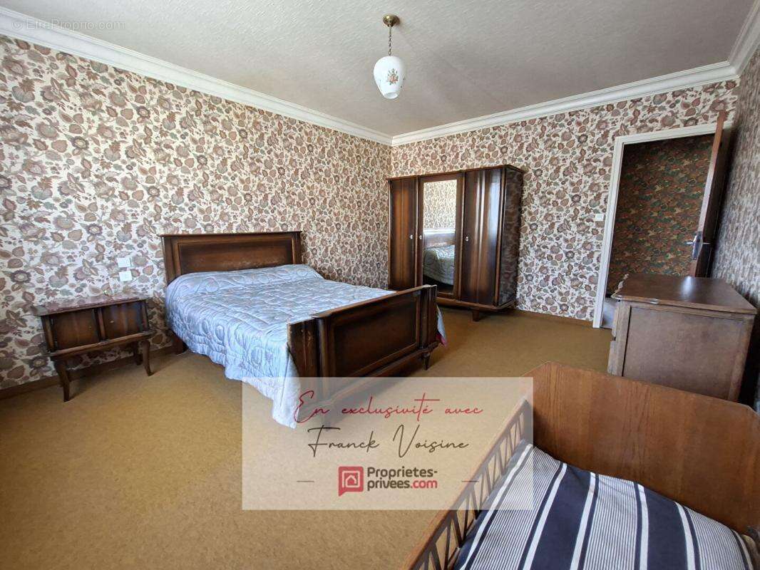 A VENDRE en Exclusivité à Beaurepaire, Ensemble de 2 maisons de 126 et 50 m2 avec plusieurs dépendances et garages sur une parce - photo 7