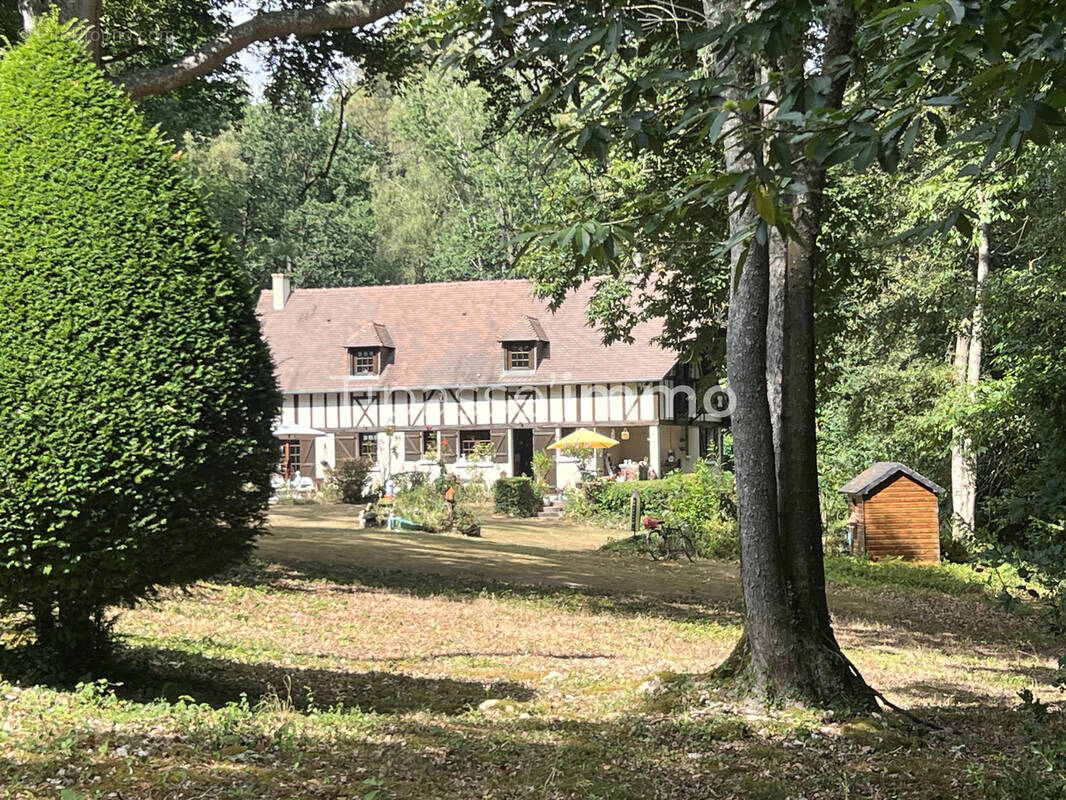 Maison à SAINT-CYR-DE-SALERNE