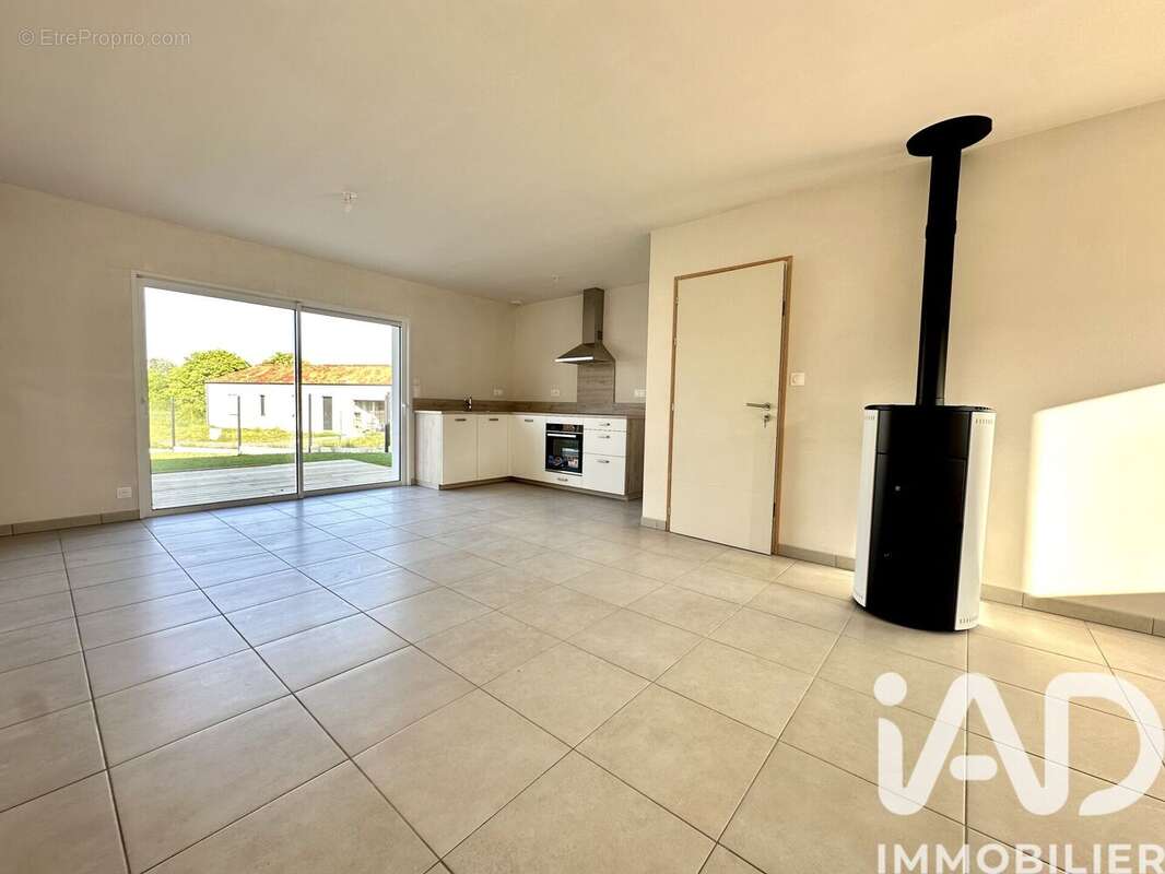 Maison 78 m² à La Copechagniere  - photo 5