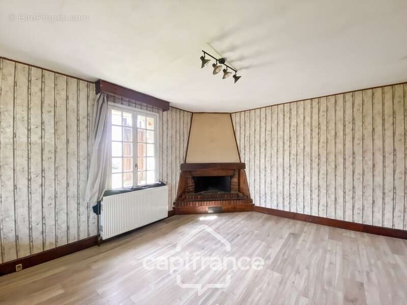 Maison en pierres à vendre -  5 pièces VERCIA (39) - 1309m² de terrain - Capifrance - Jérôme CESARIO - photo 7