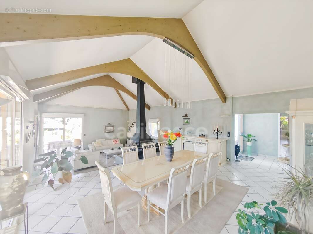 Secteur Bourgogne du Sud 2 km entrée/sortie autoroute A6 Maison à vendre de 180 m² - 6 pièces - terrain de 2 481 m² piscine ! - photo 12