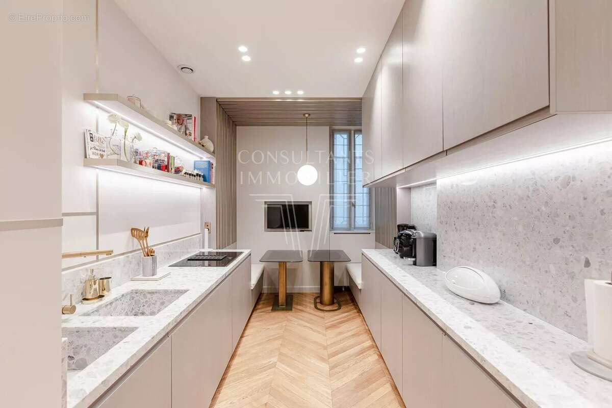 Appartement à PARIS-17E