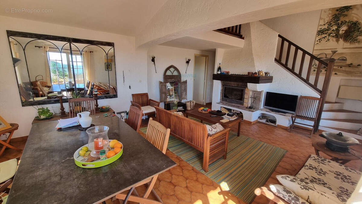 Maison à LES ISSAMBRES