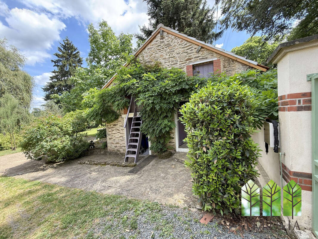 Maison 165 m² à Vijon  - photo 3