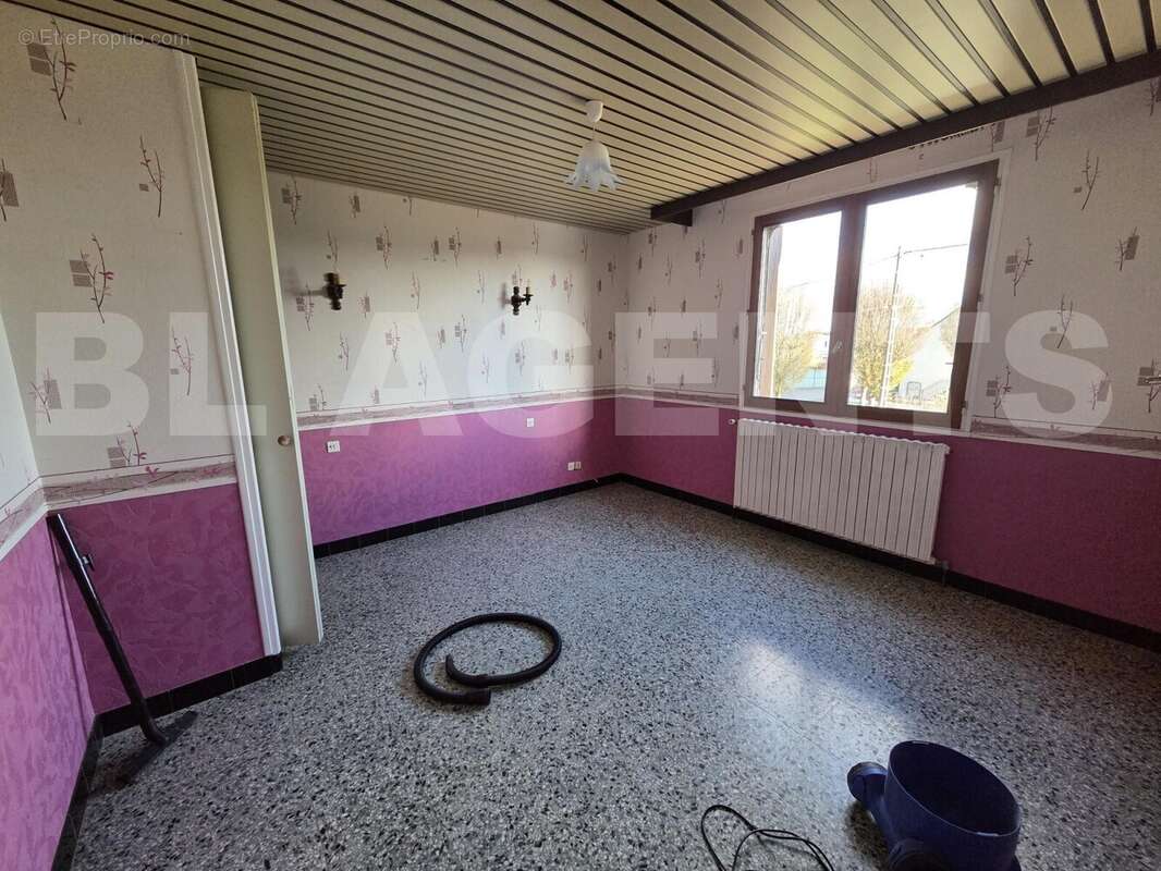 20251126_150247 - Maison à SAVIGNE-L'EVEQUE